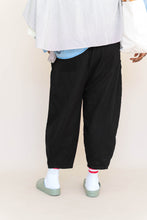Black Twill Barrel Pant