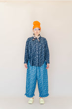 Dark Floral Chambray SVLS Top