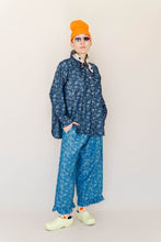 Dark Floral Chambray SVLS Top