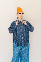 Dark Floral Chambray SVLS Top