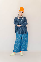 Dark Floral Chambray SVLS Top
