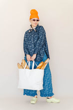 Dark Floral Chambray SVLS Top