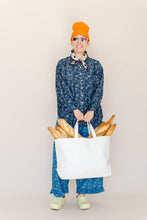 Dark Floral Chambray SVLS Top