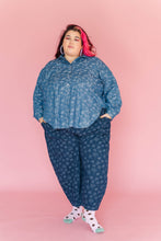 Light Floral Chambray SVLS Top