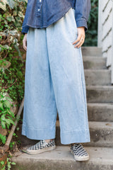 LIGHT WASH DENIM MID EASY PANT
