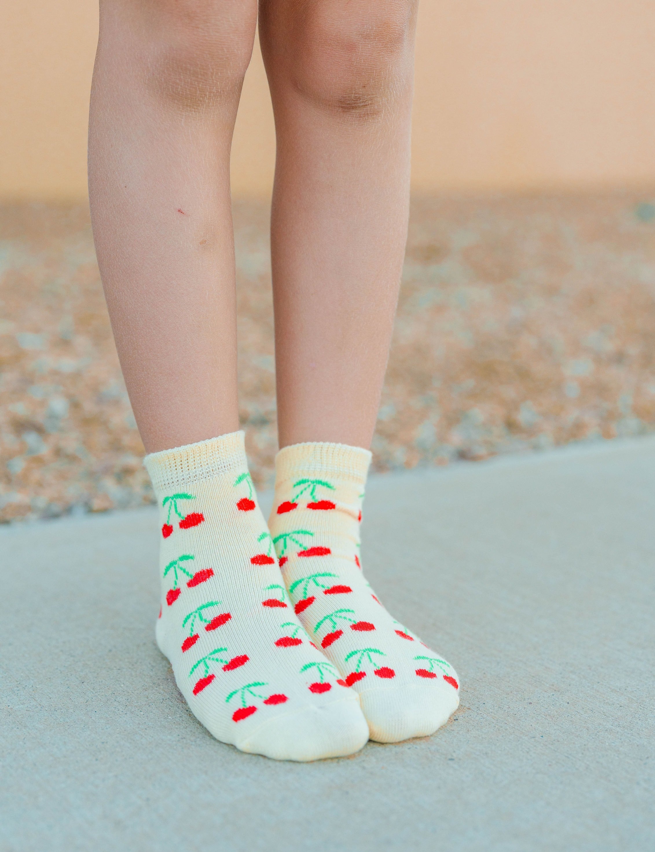 KIDS' BUTTER CHERRY SOCKS