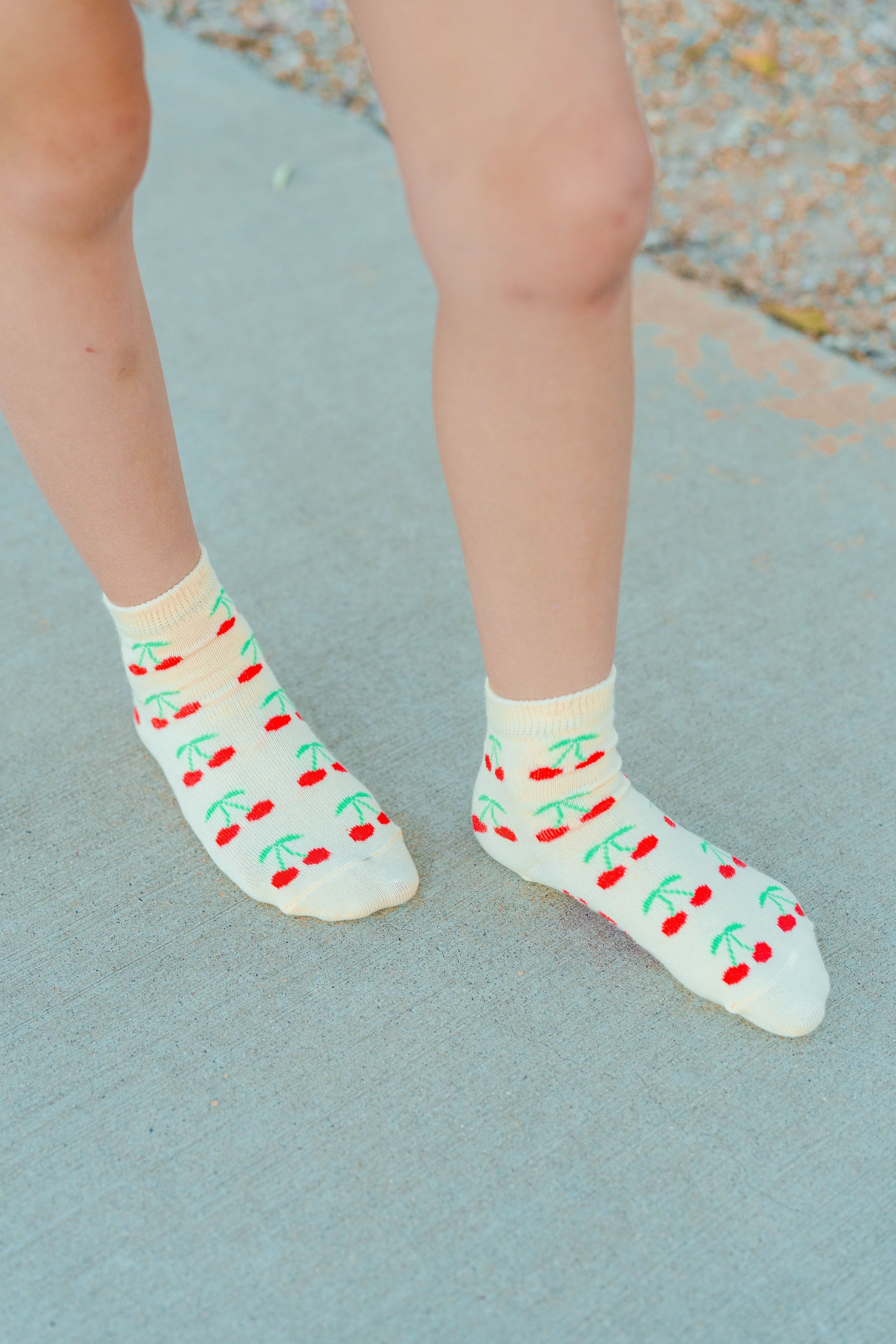 KIDS' BUTTER CHERRY SOCKS