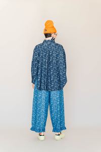 Dark Floral Chambray SVLS Top