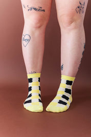 BUMBLE BEE GINGHAM SOCKS