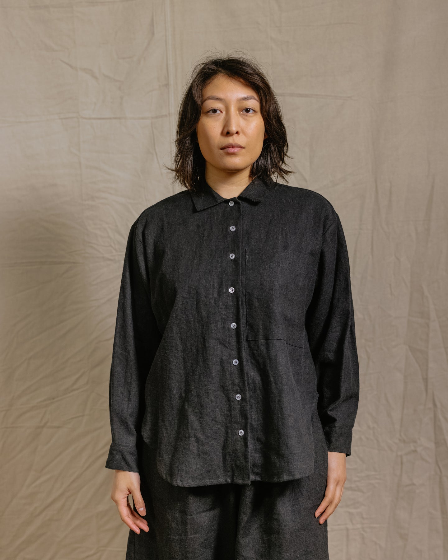 Soft Volume Long Sleeve Top in Black Linen