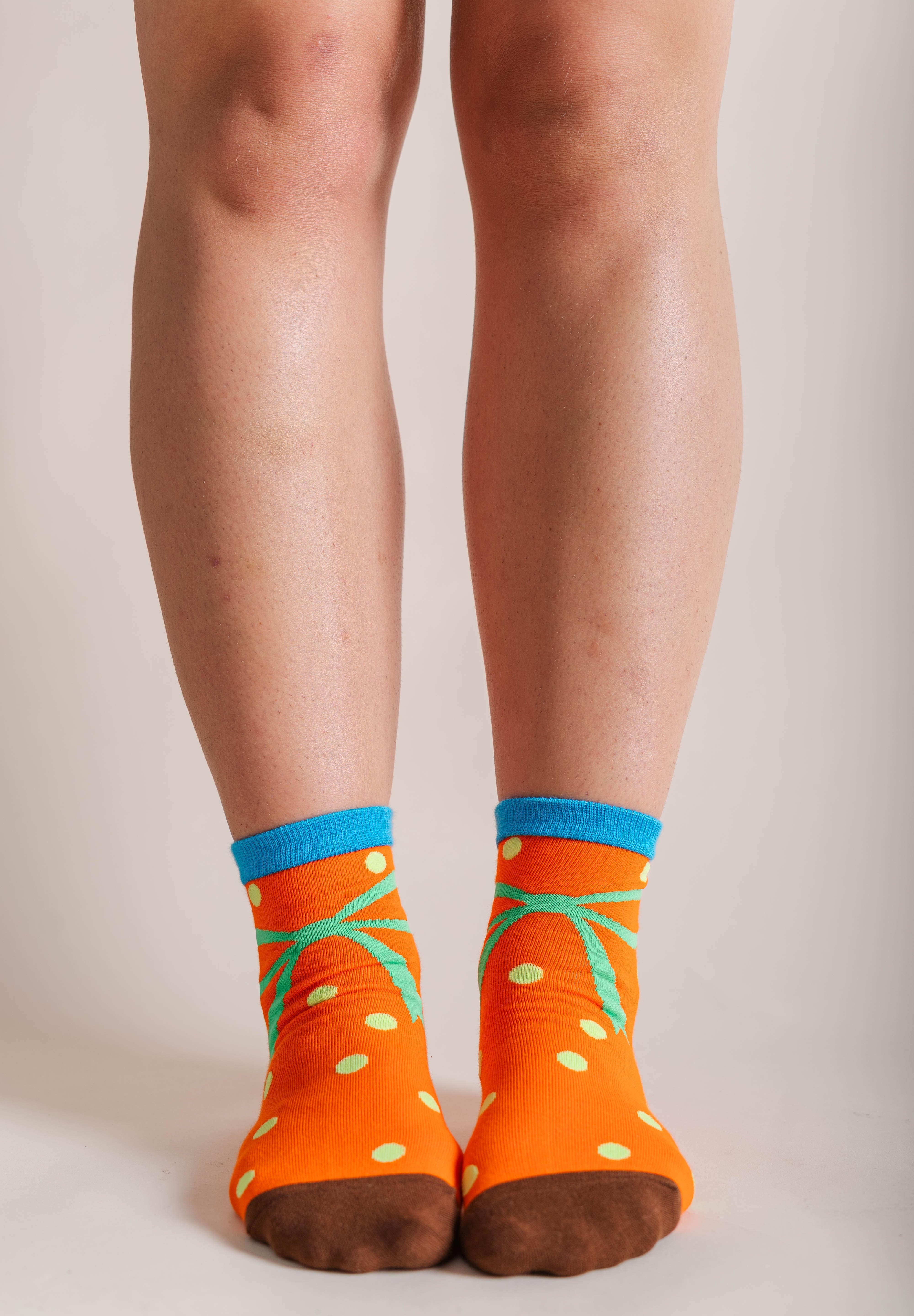 ORANGE BOW DOT SOCKS