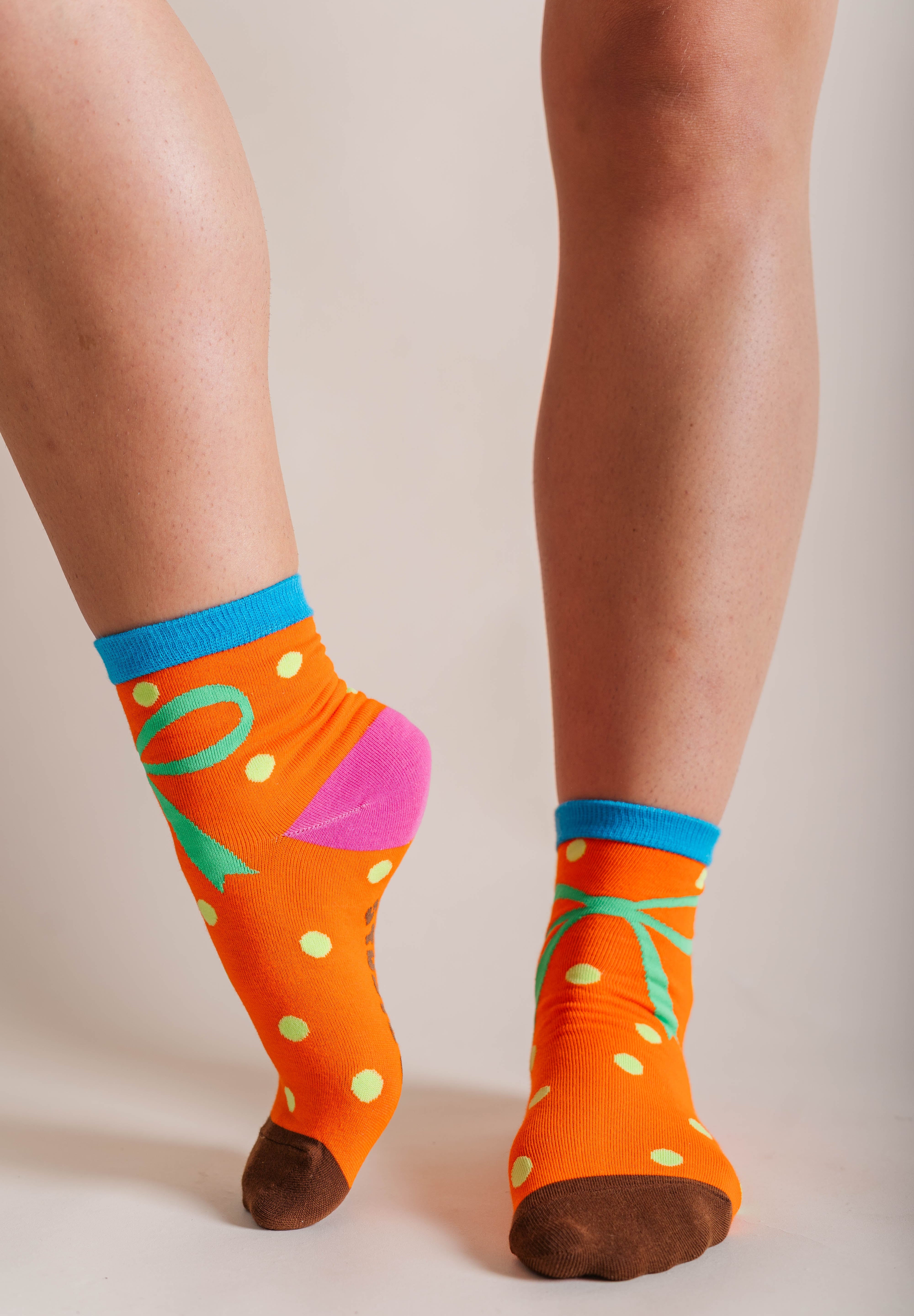 ORANGE BOW DOT SOCKS