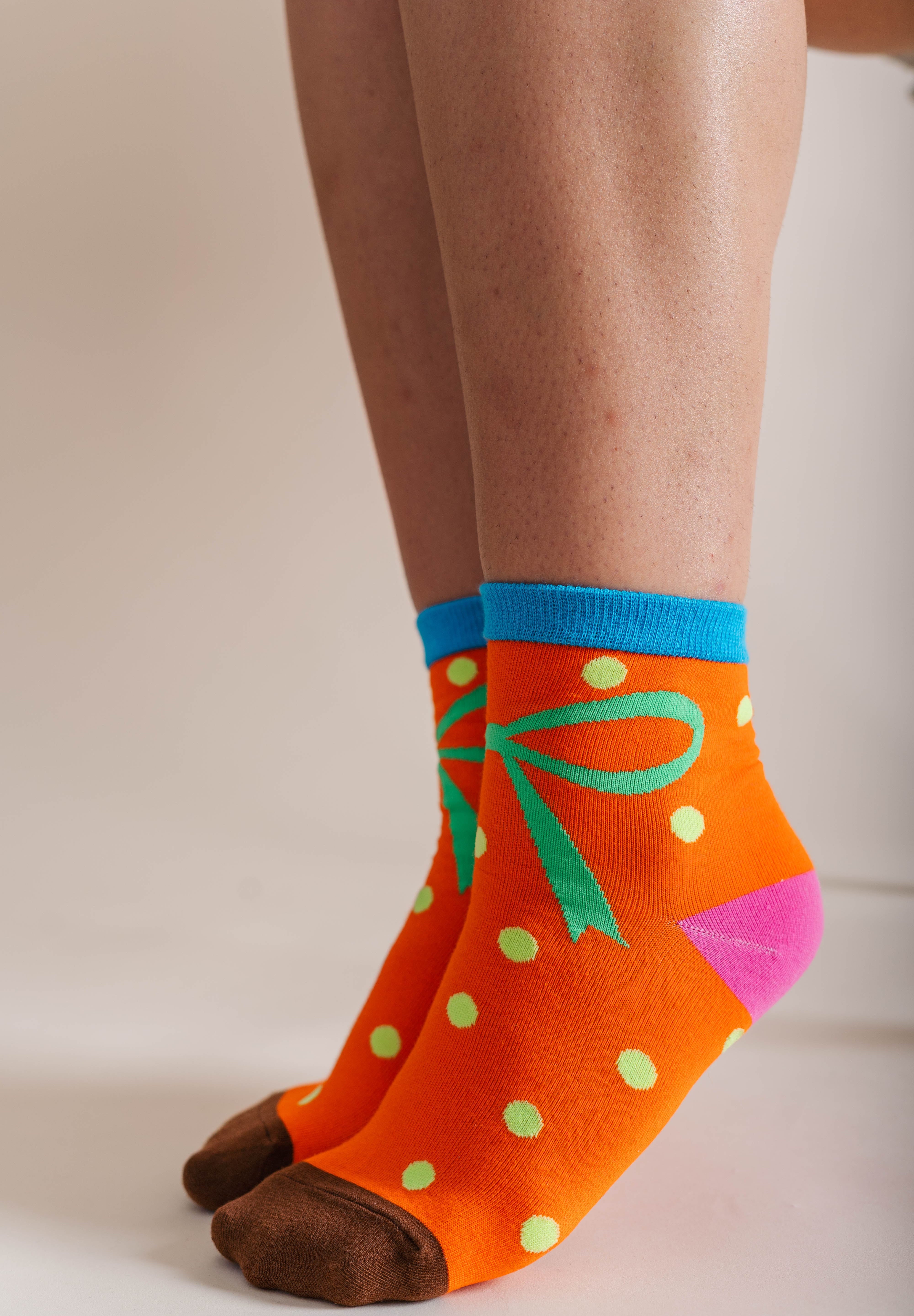 ORANGE BOW DOT SOCKS