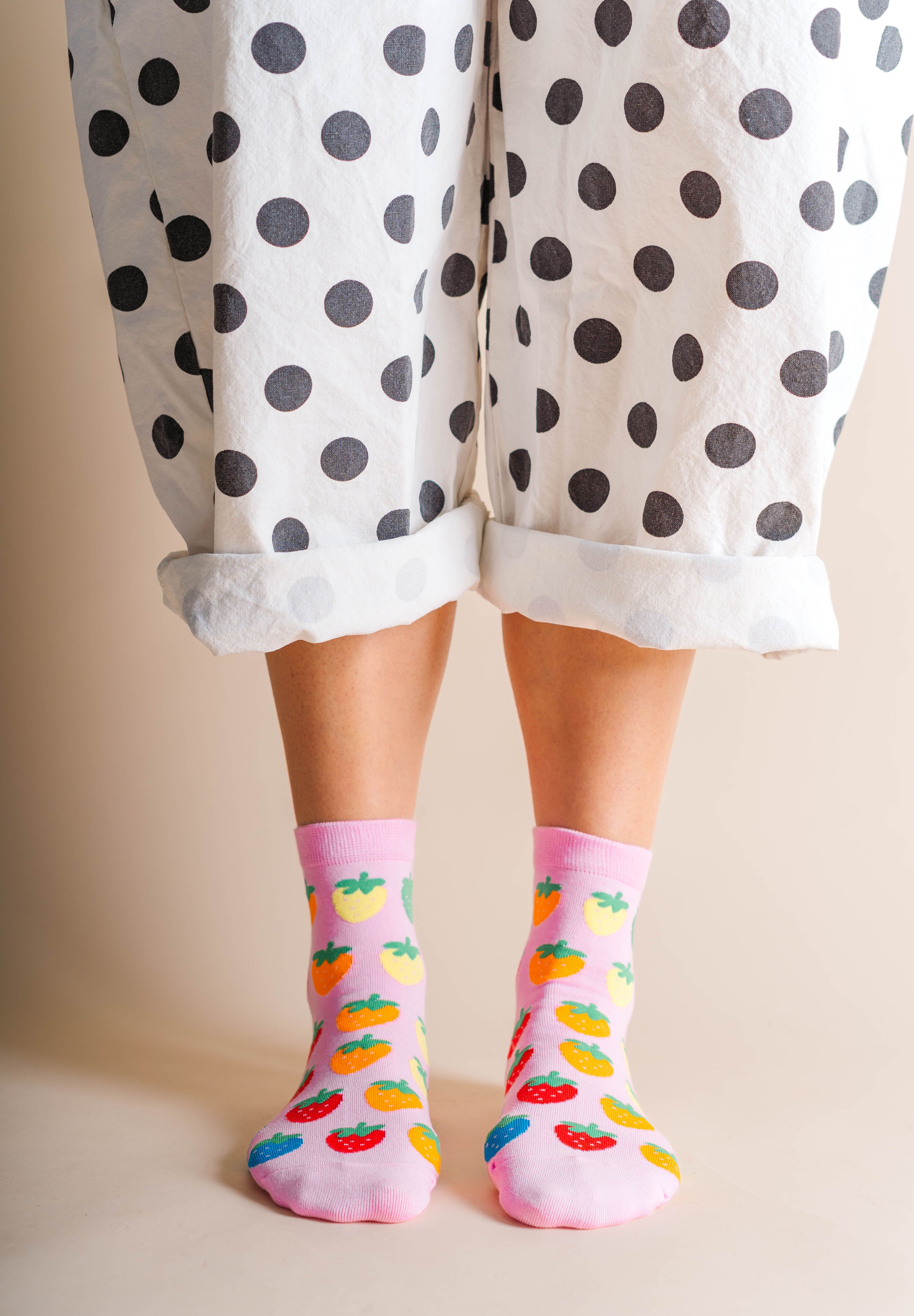 STRAWBERRY RAINBOW SOCKS