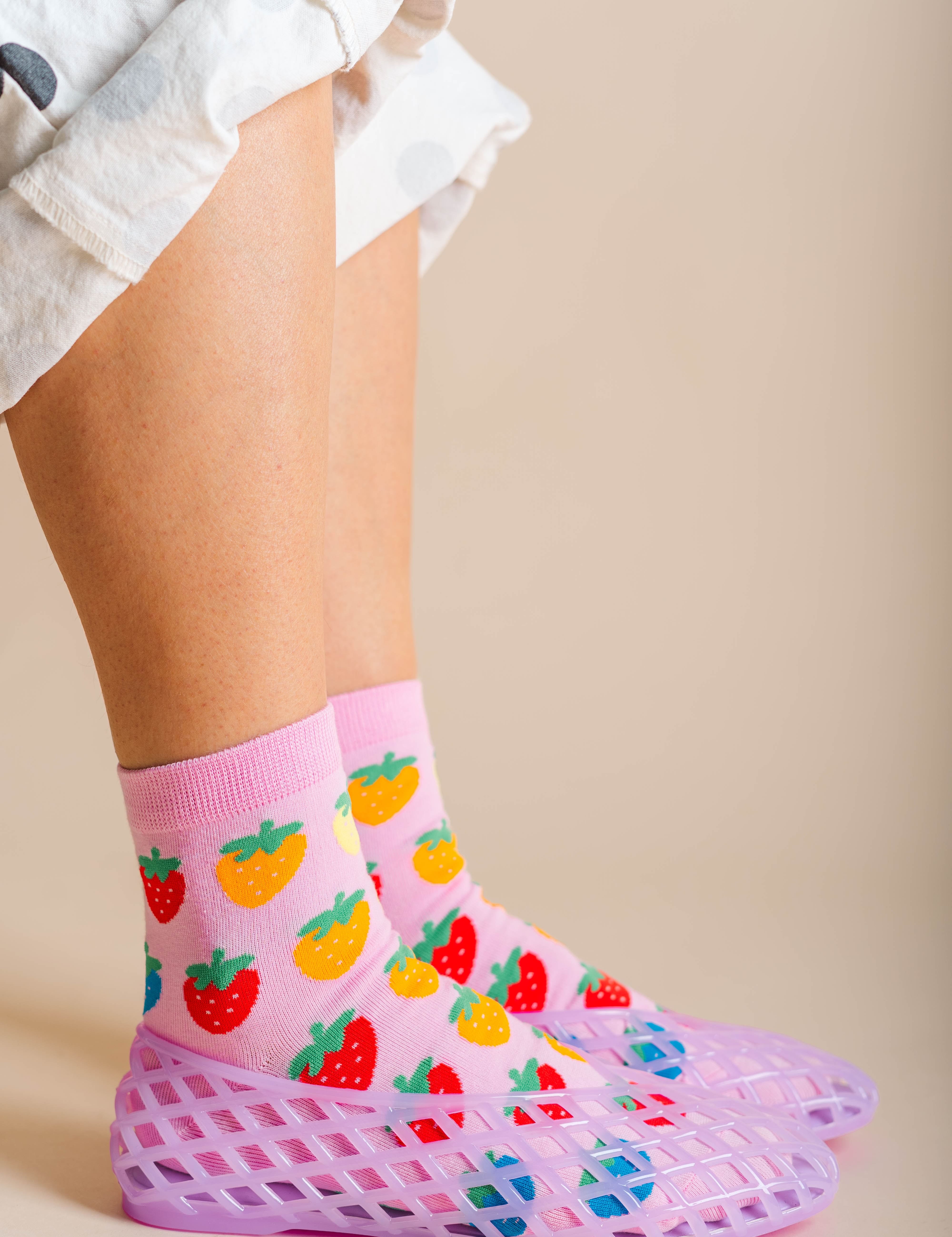 STRAWBERRY RAINBOW SOCKS