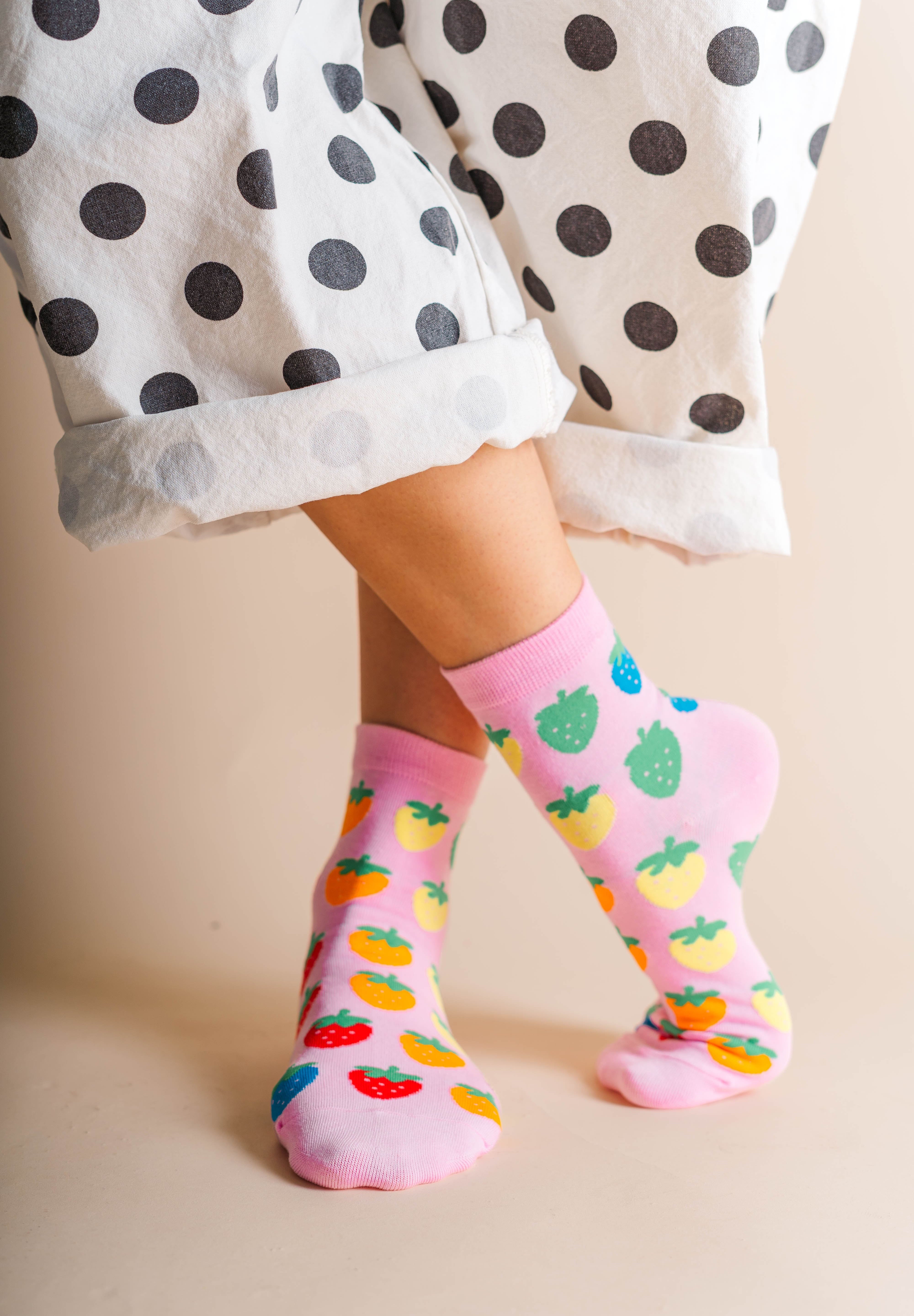 STRAWBERRY RAINBOW SOCKS