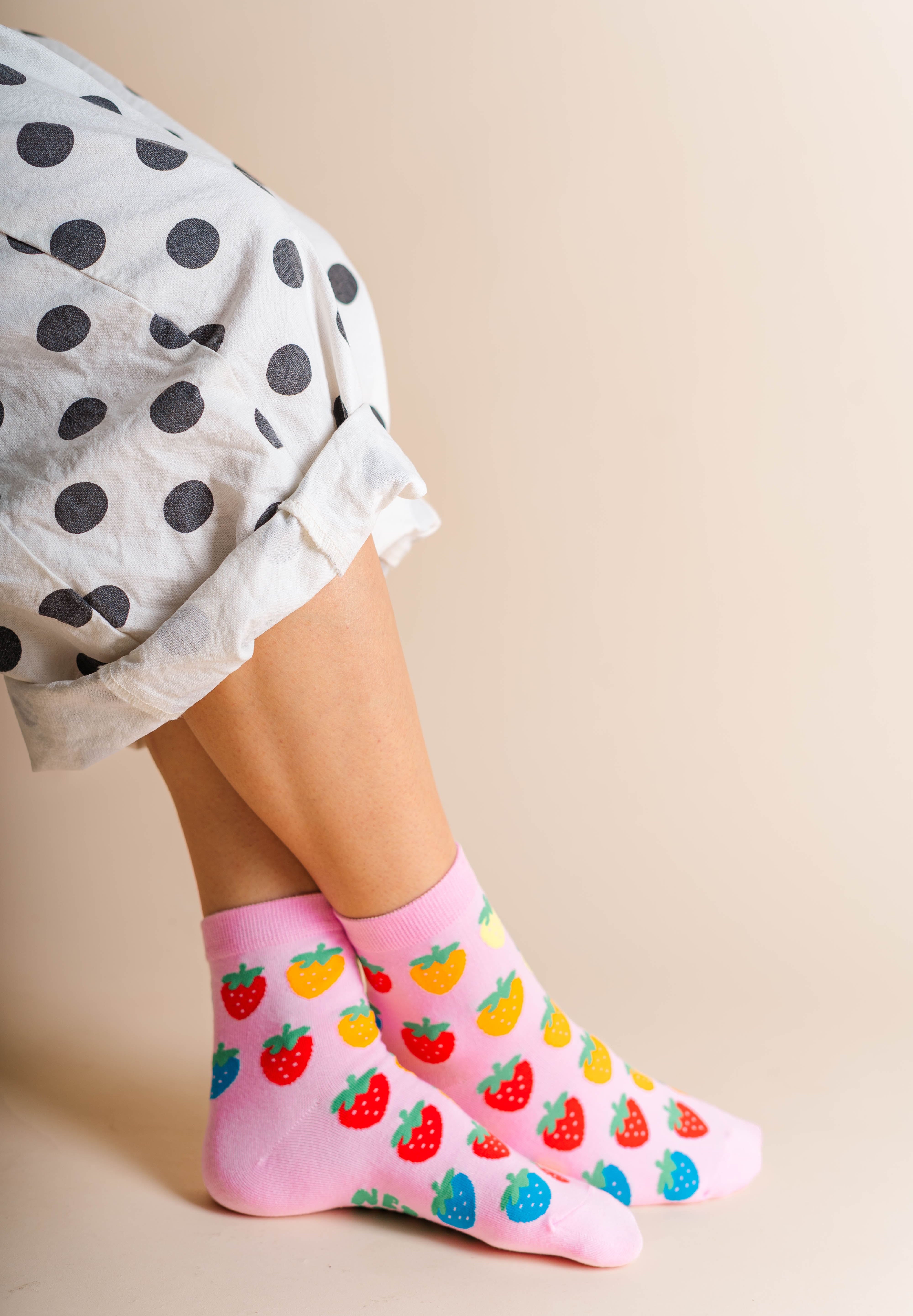 STRAWBERRY RAINBOW SOCKS