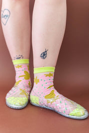 SHEER STRAWBERRY JUMBLE SOCKS