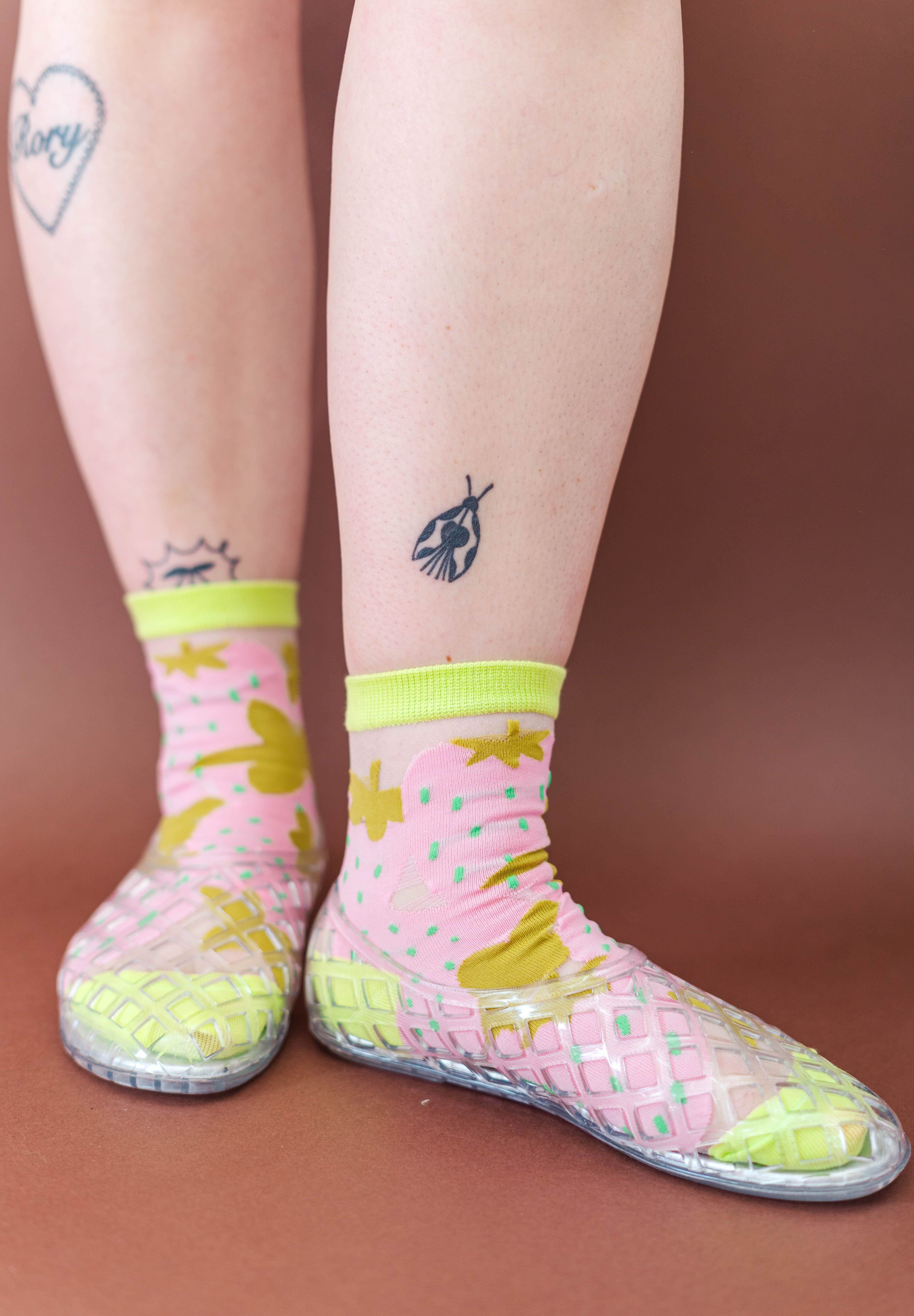 SHEER STRAWBERRY JUMBLE SOCKS