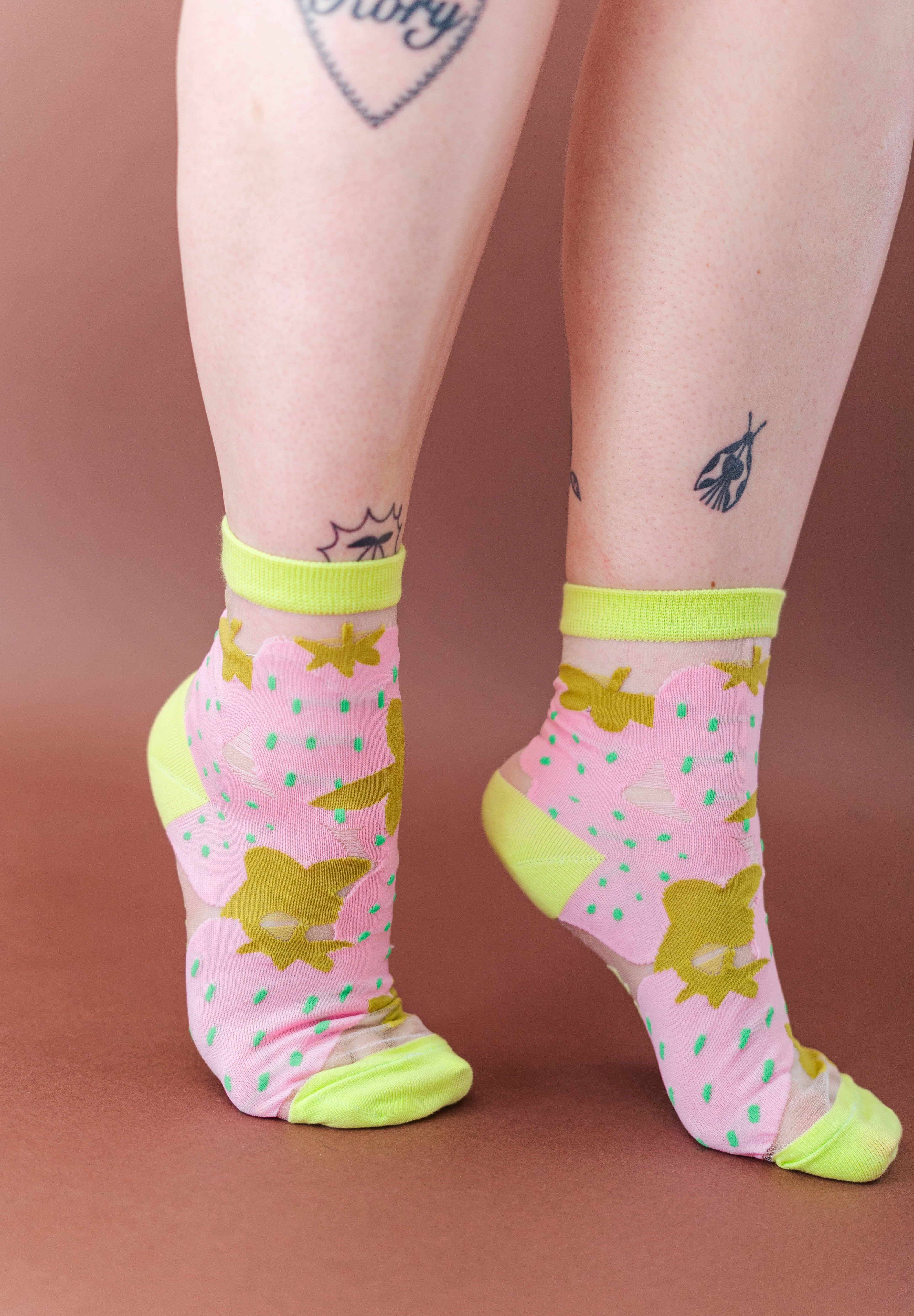 SHEER STRAWBERRY JUMBLE SOCKS