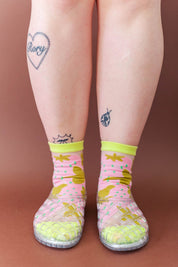SHEER STRAWBERRY JUMBLE SOCKS